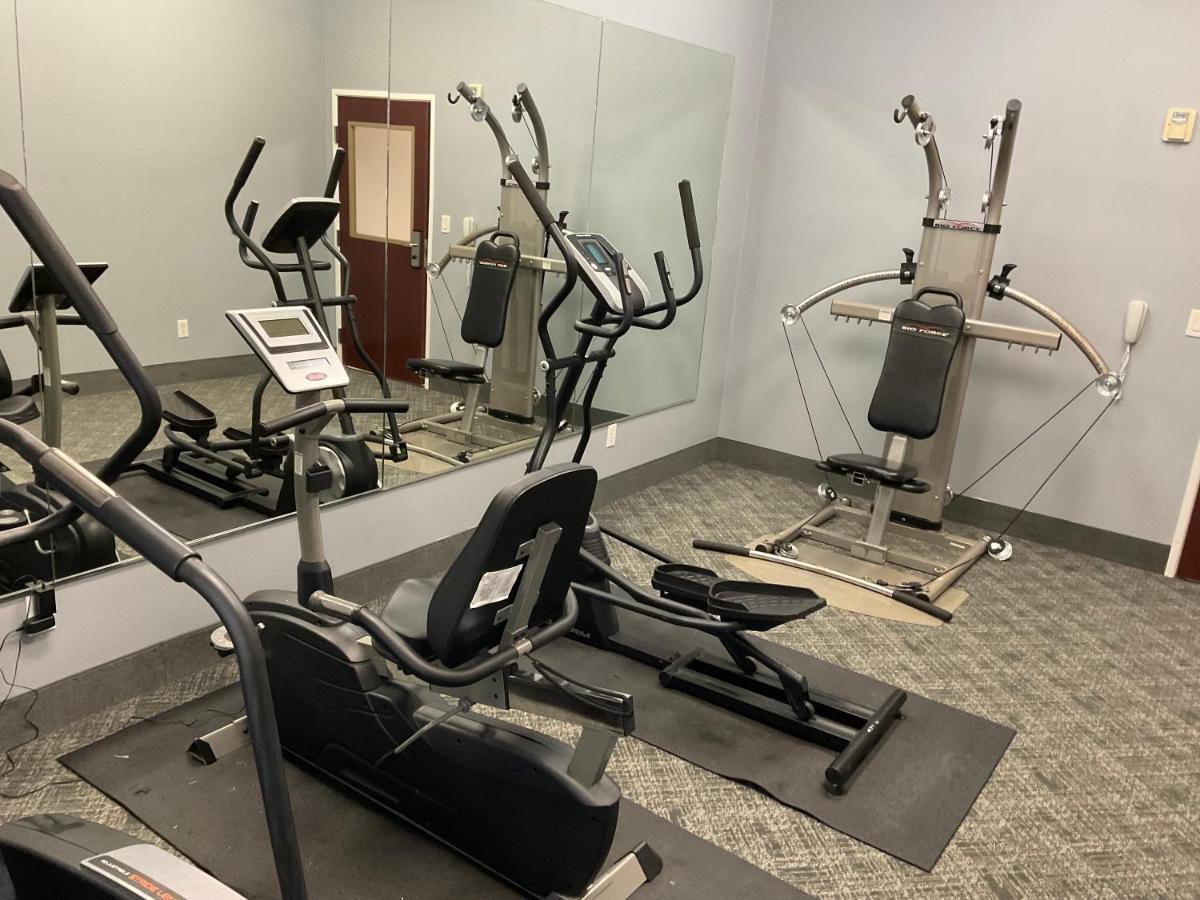 Budget Host Inn And Suites Cameron Bagian luar foto