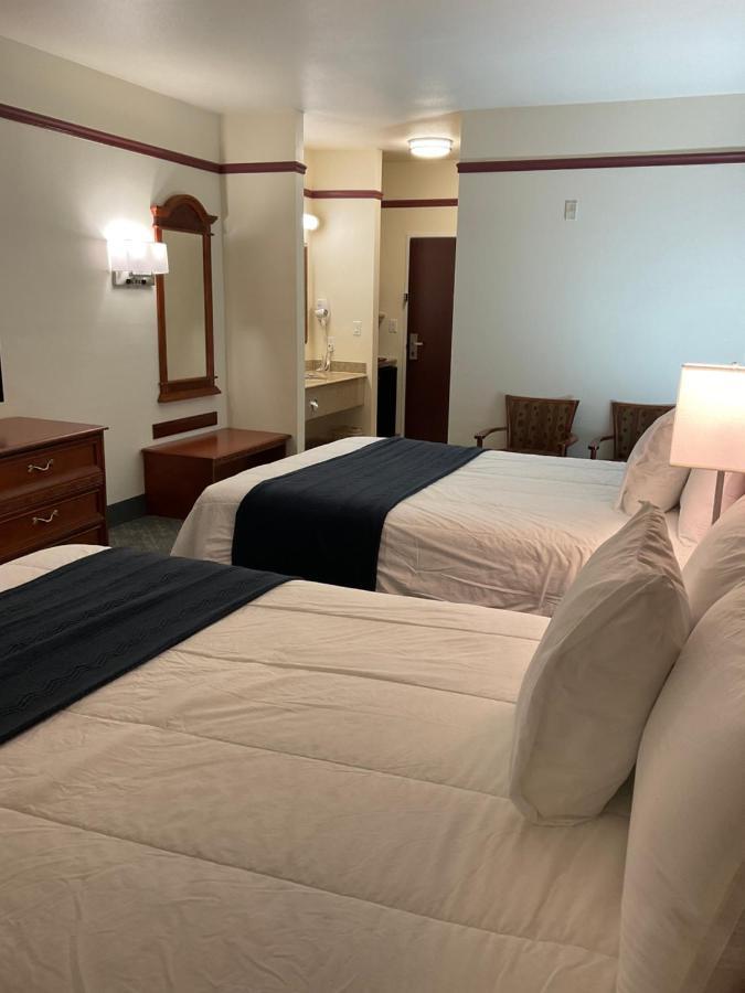 Budget Host Inn And Suites Cameron Bagian luar foto