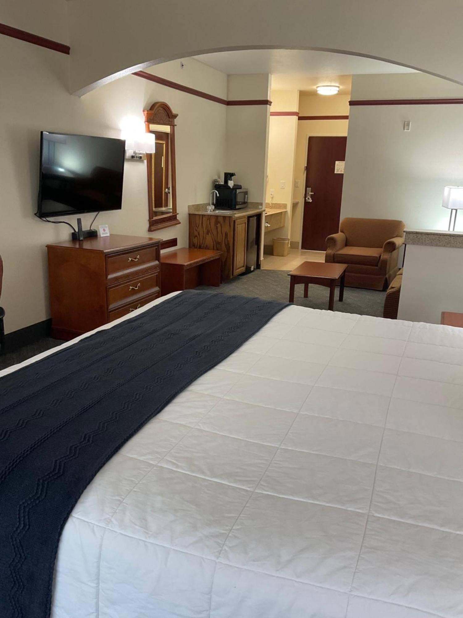 Budget Host Inn And Suites Cameron Bagian luar foto