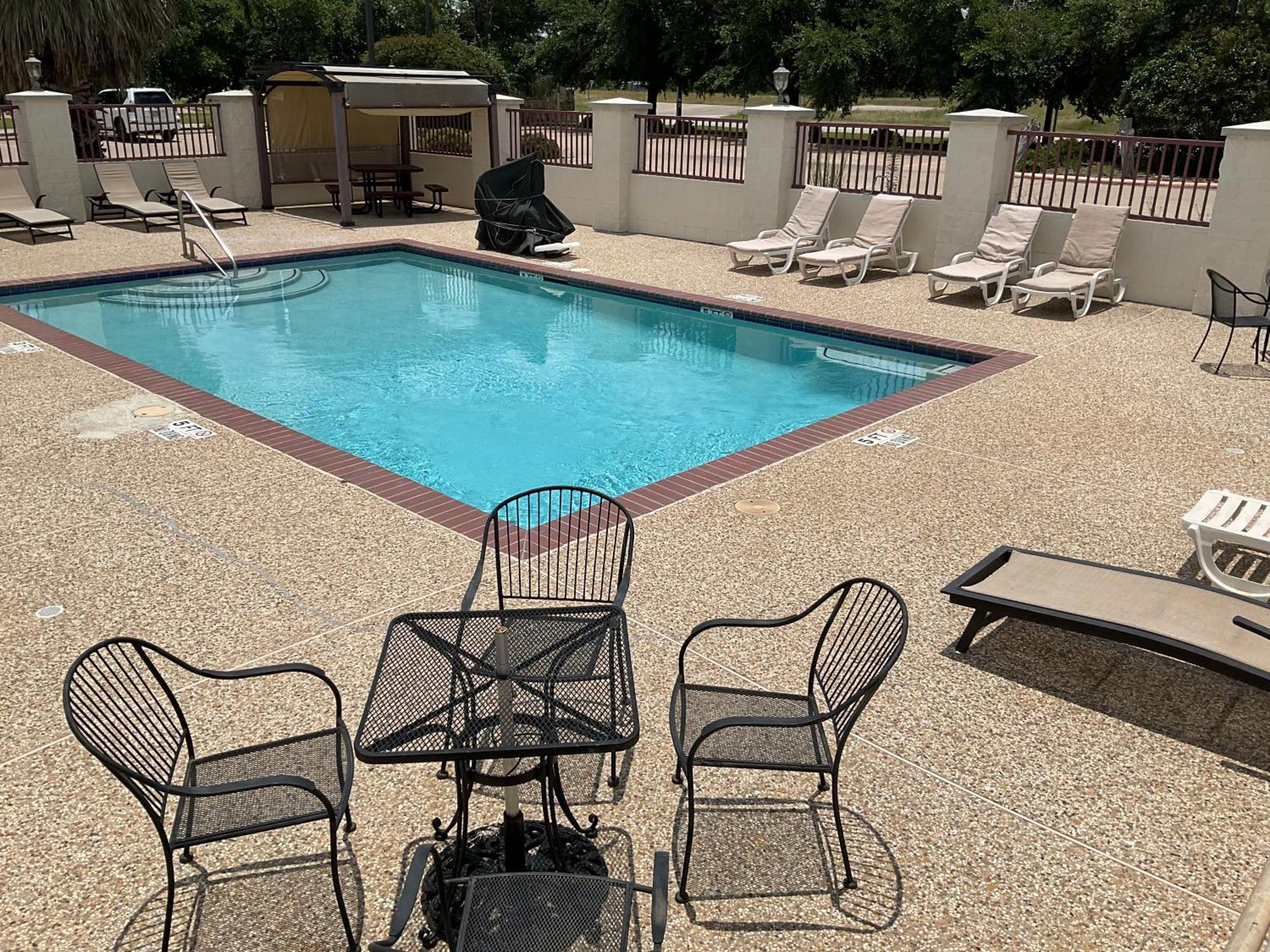 Budget Host Inn And Suites Cameron Bagian luar foto