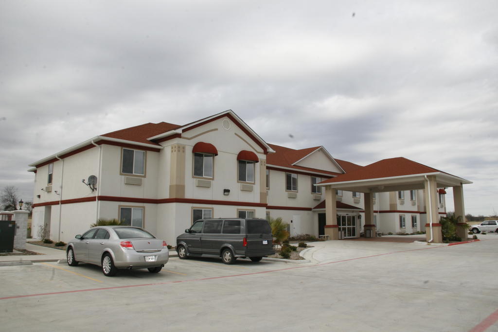 Budget Host Inn And Suites Cameron Bagian luar foto