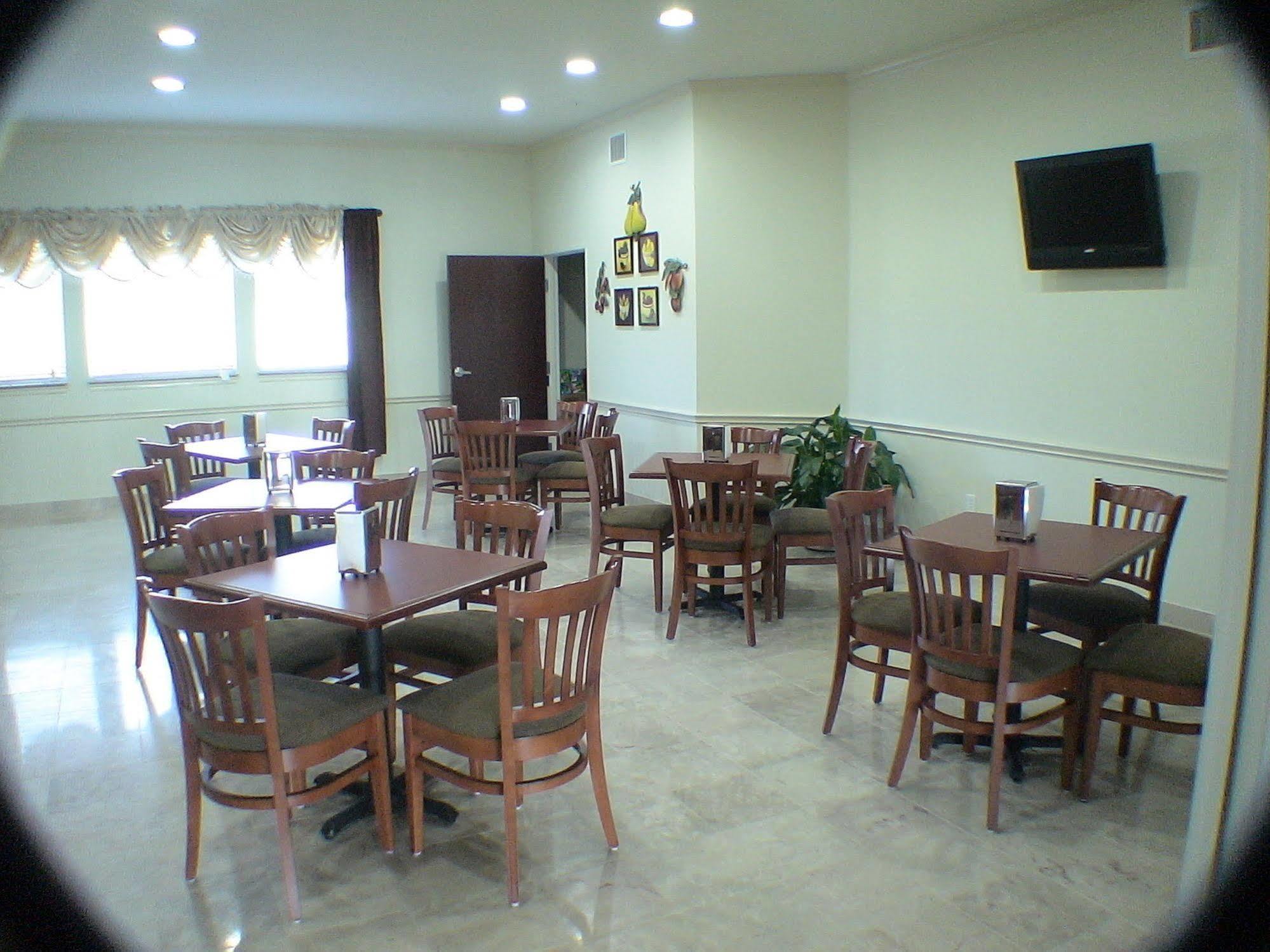 Budget Host Inn And Suites Cameron Bagian luar foto